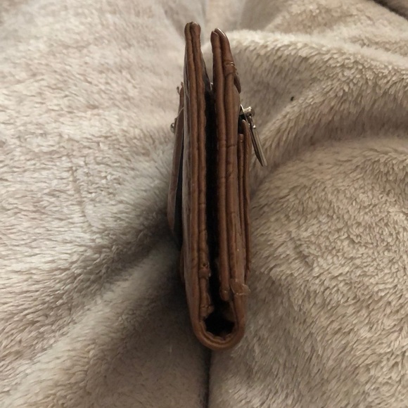 Lightly used Guess Patent Brown Leather wallet 💞 - Picture 6 of 7